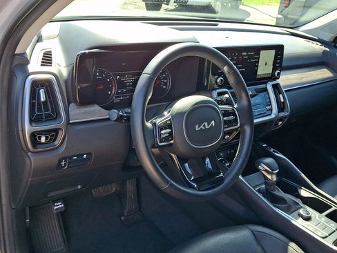 Used 2023 Kia Sorento S w/ Panoramic Sunroof Package AWD/4WD image 17