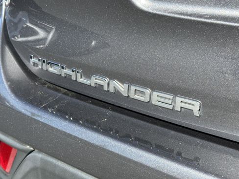 Used 2022 Toyota Highlander L image 10