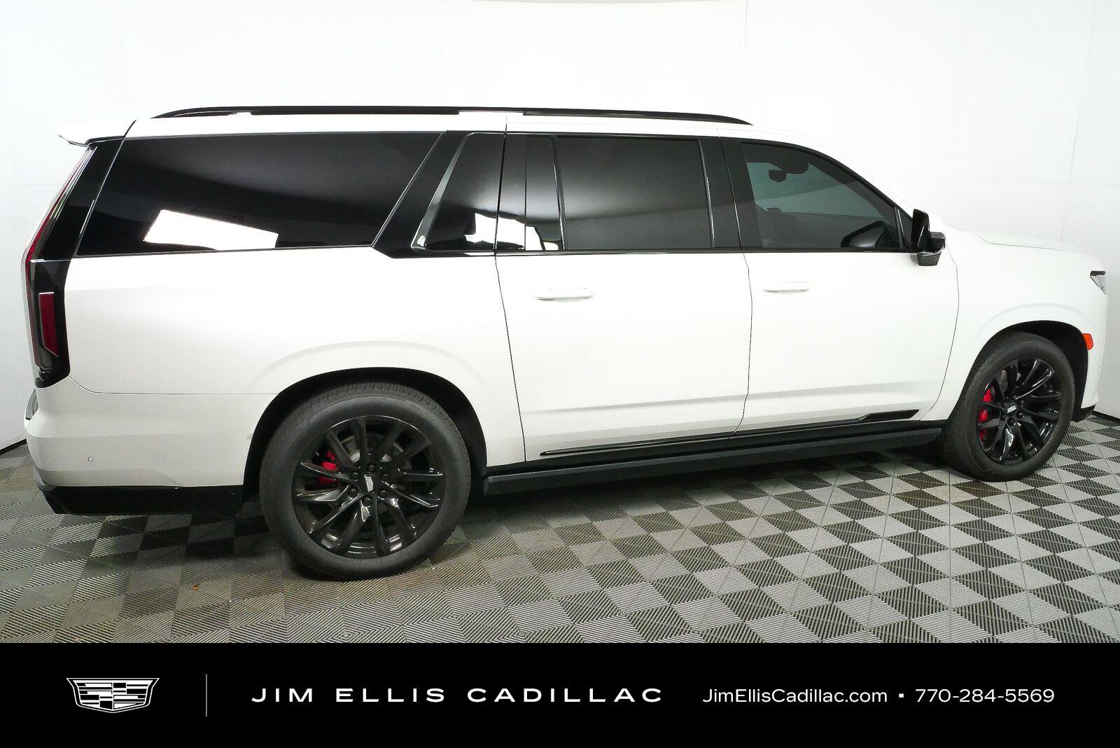 Used 2023 Cadillac Escalade ESV Sport Platinum w/ LPO, ONYX Package AWD/4WD image 2