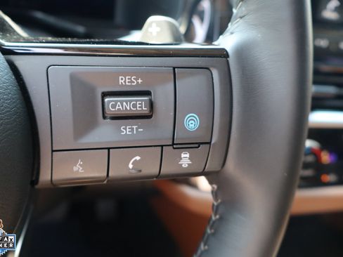 Used 2024 Nissan Pathfinder Platinum w/ Lighting Package (N92) AWD/4WD image 17