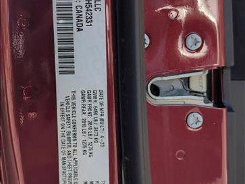 Used 2023 Chrysler 300 C image 24