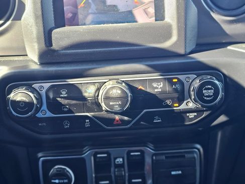Used 2023 Jeep Gladiator Sport AWD/4WD image 15