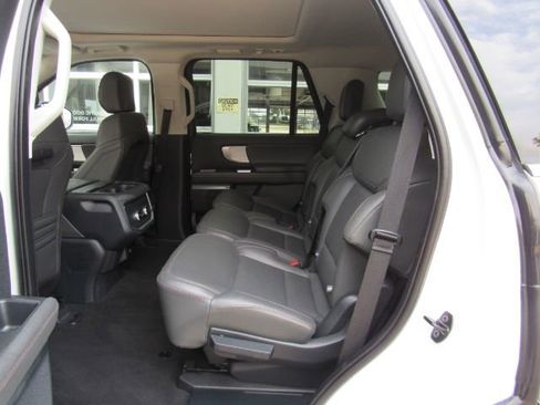 Used 2025 Ford Expedition Active image 20