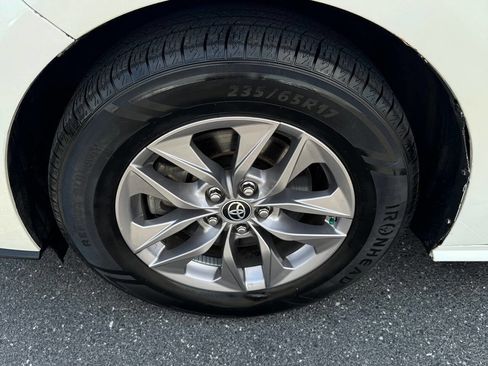 Used 2021 Toyota Sienna XLE AWD/4WD image 65