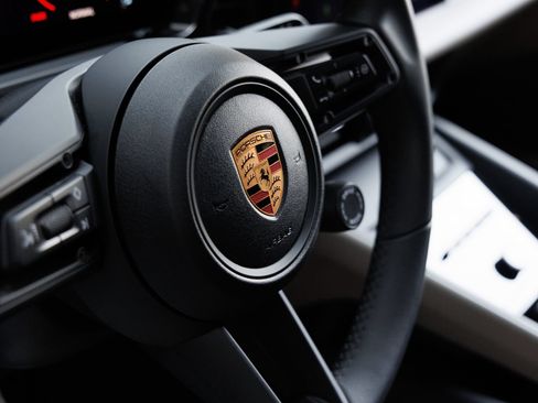 Certified 2025 Porsche Macan 4S Electric AWD/4WD image 19