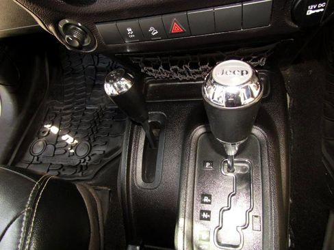 Used 2015 Jeep Wrangler Unlimited Sport image 31