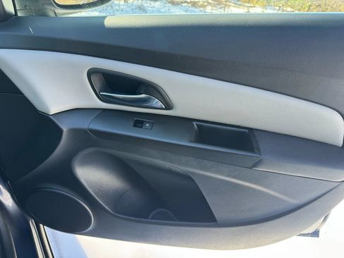 Used 2014 Chevrolet Cruze LT image 24
