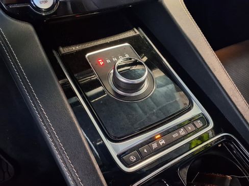 Used 2019 Jaguar F-PACE S image 23