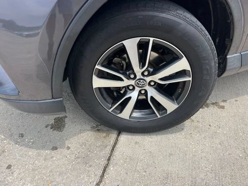 Used 2018 Toyota RAV4 XLE FWD image 28