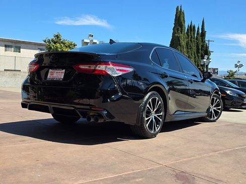 Used 2020 Toyota Camry SE w/ Convenience Package image 11