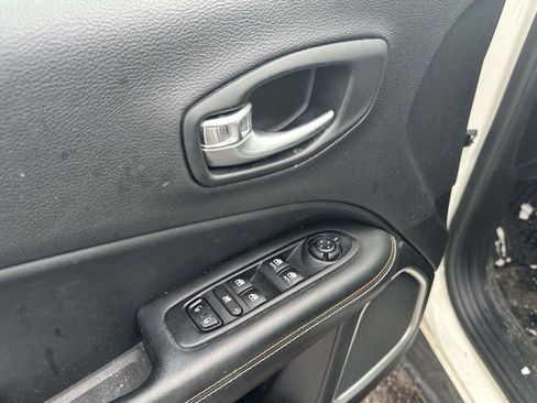 Used 2018 Jeep Compass Latitude w/ Popular Equipment Group image 17