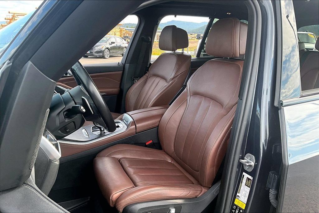 Used 2022 BMW X5 xDrive40i w/ M Sport Package AWD/4WD image 25
