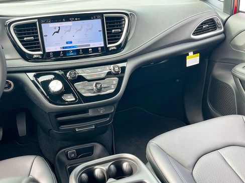 New 2026 Chrysler Pacifica Select image 22