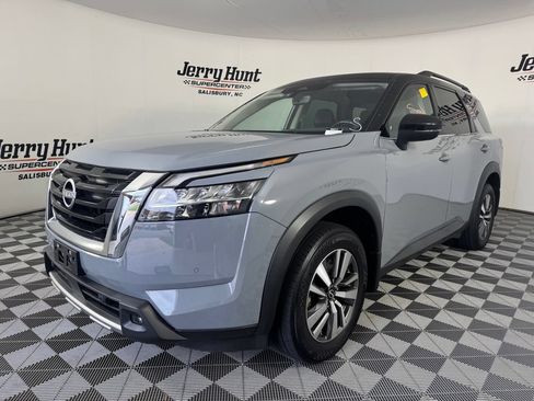 Used 2024 Nissan Pathfinder SL AWD/4WD image 1