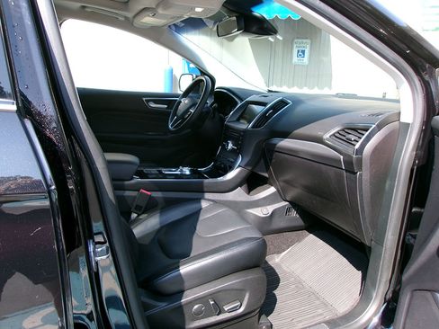 Used 2019 Ford Edge Titanium w/ Cold Weather Package image 10