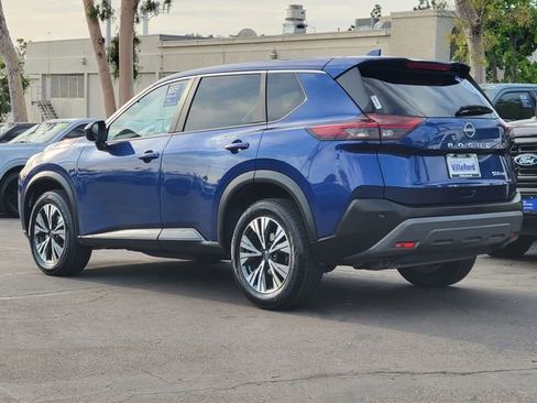 Used 2023 Nissan Rogue SV image 2