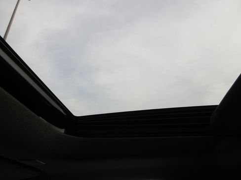 Used 2025 Chevrolet Colorado ZR2 w/ Technology Package image 38