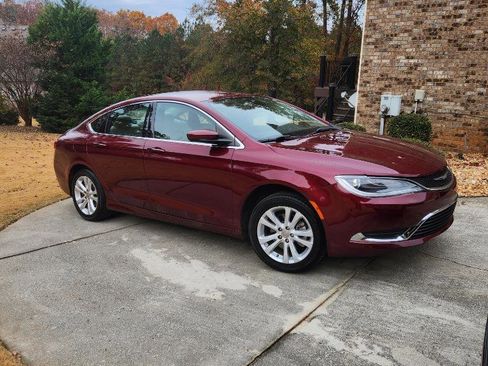 Used 2017 Chrysler 200 Limited Platinum image 3