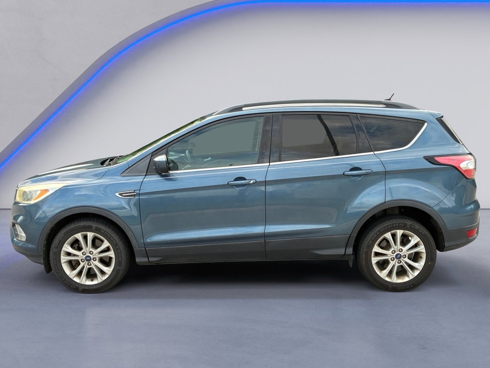Used 2018 Ford Escape SE w/ SE Sync 3 Package AWD/4WD image 3