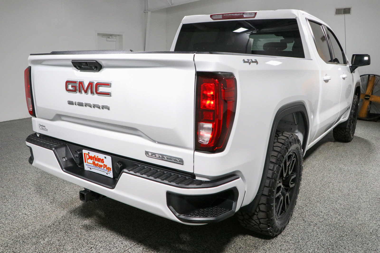 Used 2024 GMC Sierra 1500 Elevation AWD/4WD image 7