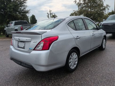Used 2016 Nissan Versa SV FWD image 6