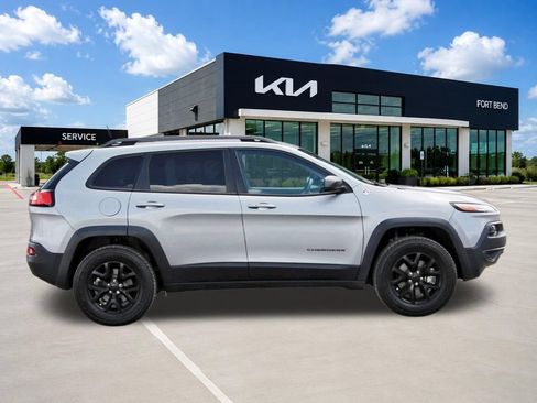 Used 2018 Jeep Cherokee Trailhawk w/ Quick Order Package 25L AWD/4WD image 4