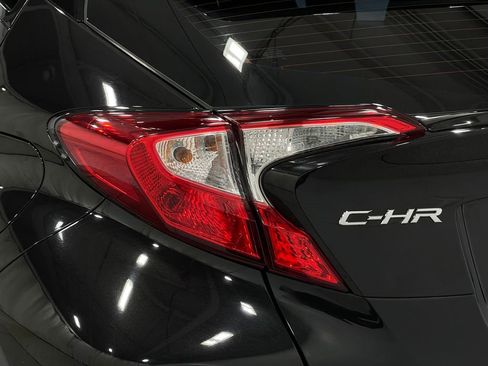 Used 2020 Toyota C-HR XLE image 32