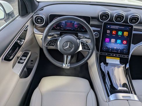 Used 2025 Mercedes-Benz GLC 300 image 16