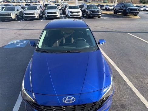 Used 2022 Hyundai Elantra SEL image 3