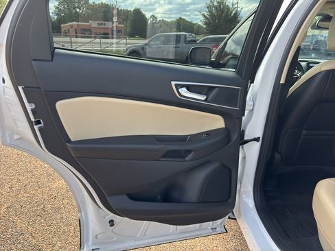 Used 2024 Ford Edge SEL w/ Convenience Package image 17