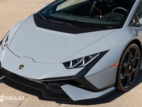 Used 2024 Lamborghini Huracan Tecnica image 6