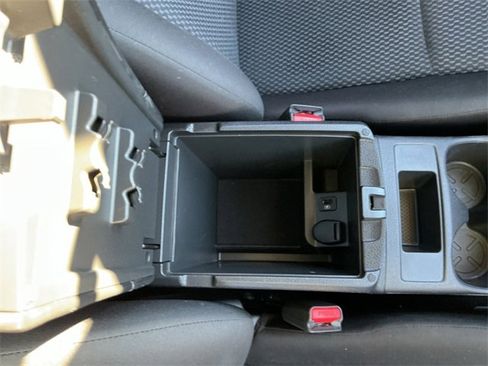 Used 2021 Nissan Rogue Sport S image 26