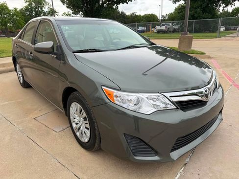 Used 2012 Toyota Camry LE FWD image 3