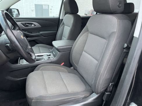 Used 2021 Chevrolet Traverse LT image 12