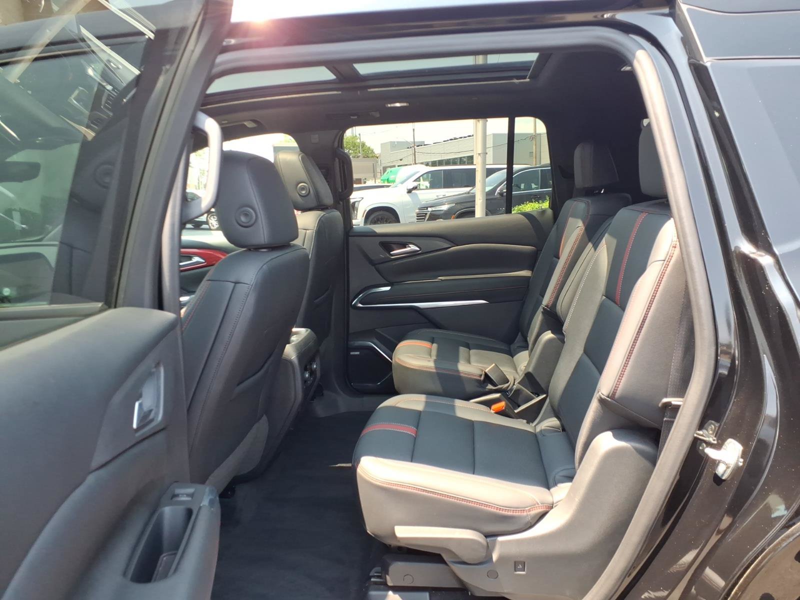 Used 2024 Chevrolet Traverse RS AWD/4WD image 16