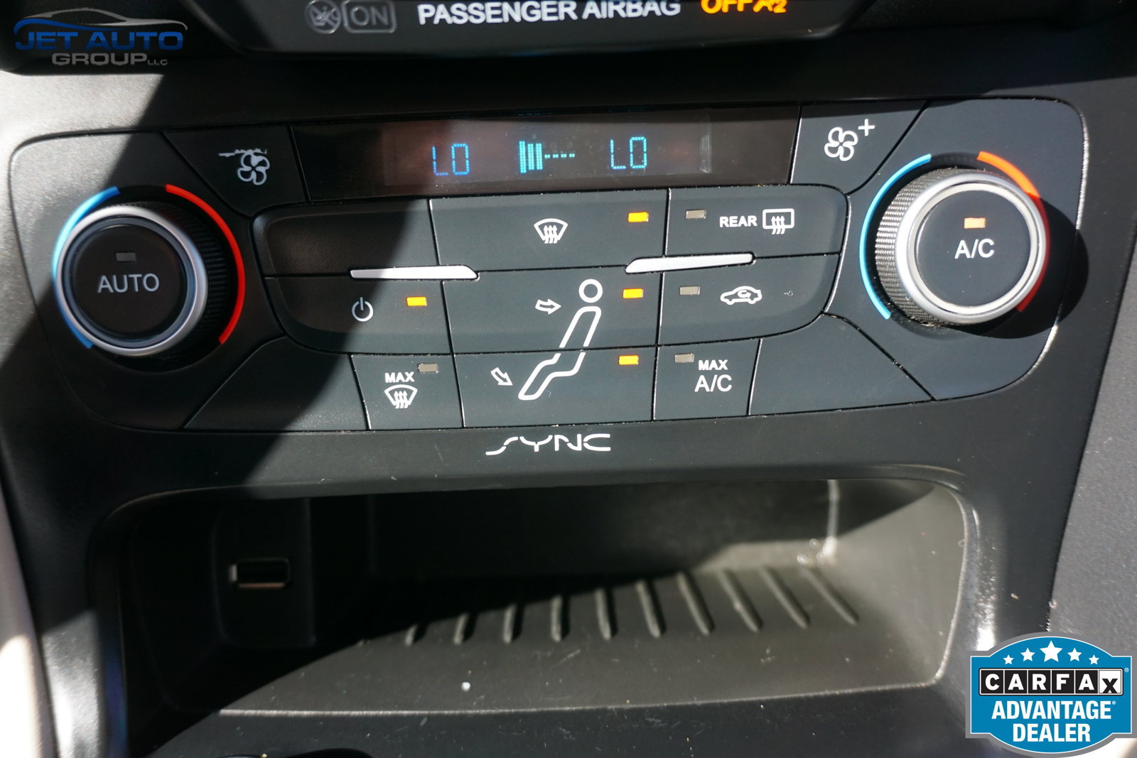 Used 2018 Ford Focus SE w/ SE Appearance Package FWD image 30