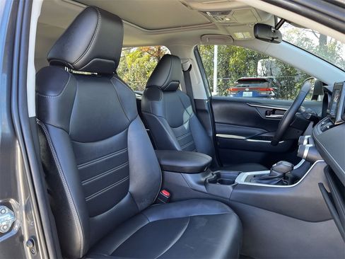 Used 2021 Toyota RAV4 XLE Premium image 25