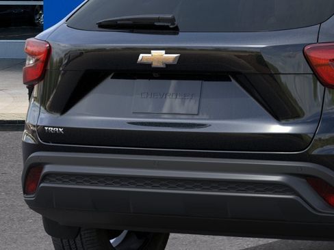 New 2026 Chevrolet Trax LS w/ LS Convenience Package FWD image 38