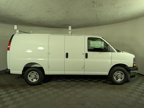 New 2026 Chevrolet Express 2500 w/ Driver Convenience Package RWD image 4