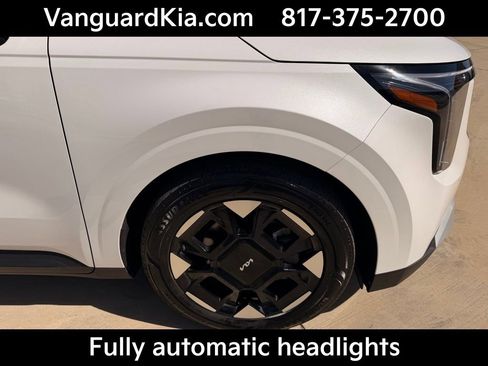 Certified 2025 Kia Carnival EX image 11