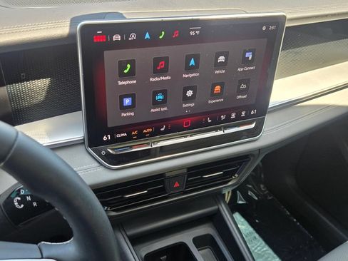 Certified 2025 Volkswagen Tiguan SE AWD/4WD image 21