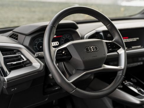 Used 2024 Audi Q4 e-tron Premium image 10