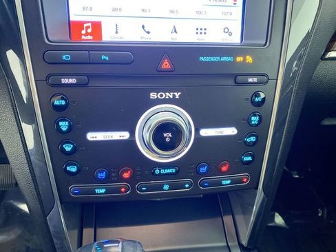 Used 2019 Ford Explorer Limited w/ Class III Trailer Tow Package image 9