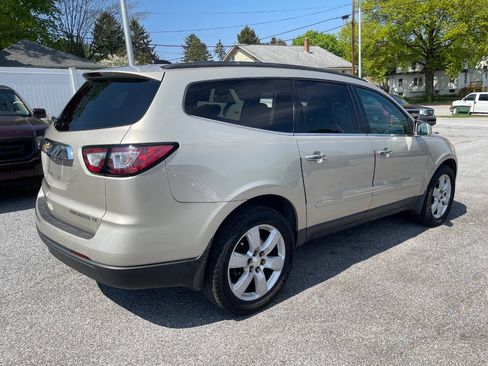 Used 2016 Chevrolet Traverse LT w/ Style and Technology Package FWD image 6