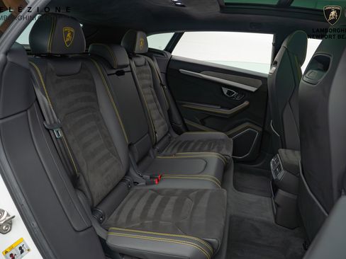 Used 2022 Lamborghini Urus image 24