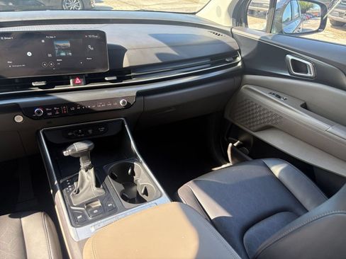 Used 2026 Kia Carnival FWD image 30