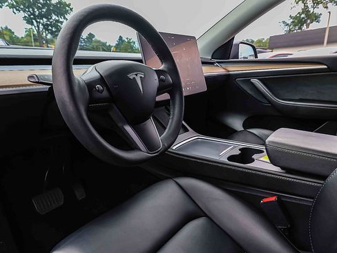 Used 2023 Tesla Model Y AWD image 7