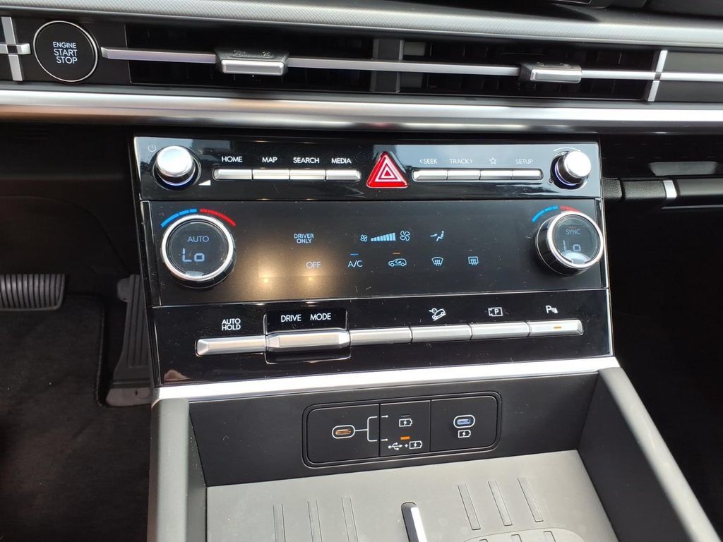Used 2026 Hyundai Santa Fe SE FWD image 23
