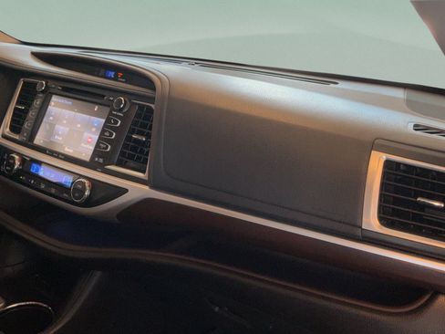 Used 2016 Toyota Highlander Limited FWD image 47
