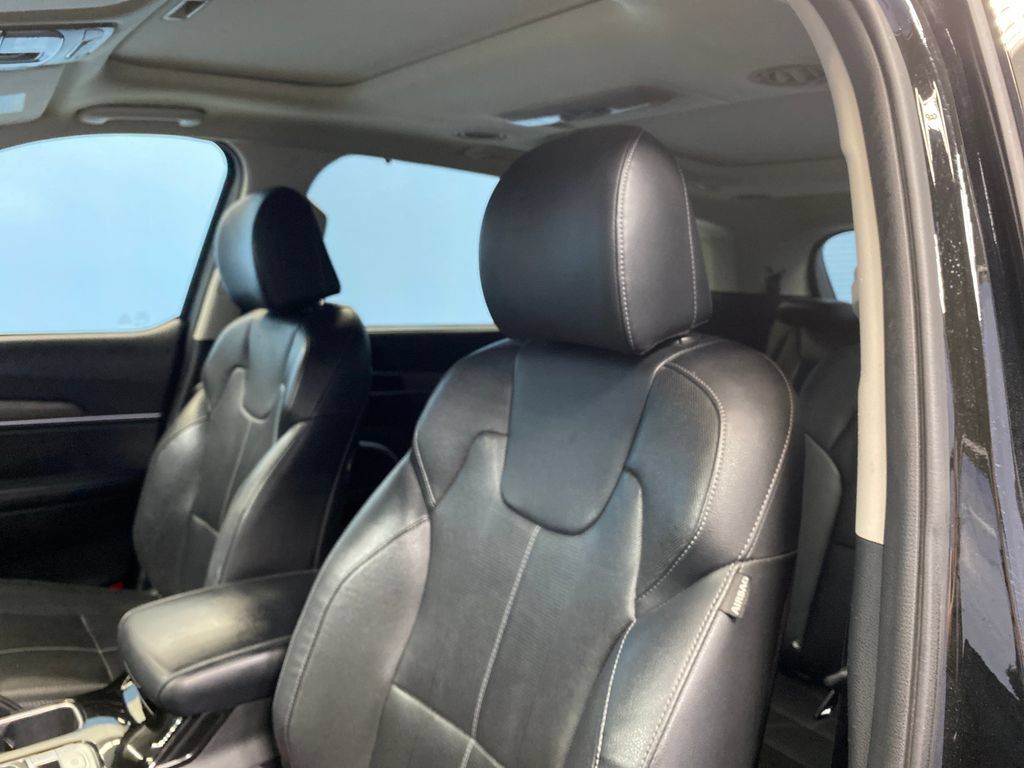 Used 2022 Kia Telluride SX w/ Nightfall Edition Package AWD/4WD image 8